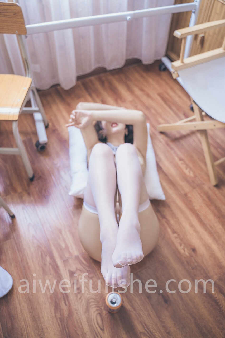 过期米线线喵 – 教室长筒白丝写真下载 网红福利-第6张