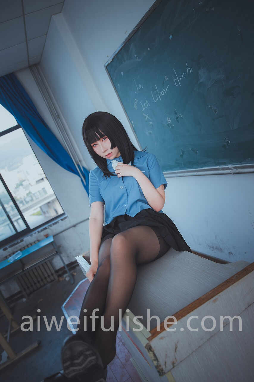 从从从从鸾—放课后的教室黑丝写真[42P/293MB] 推特美女-第4张