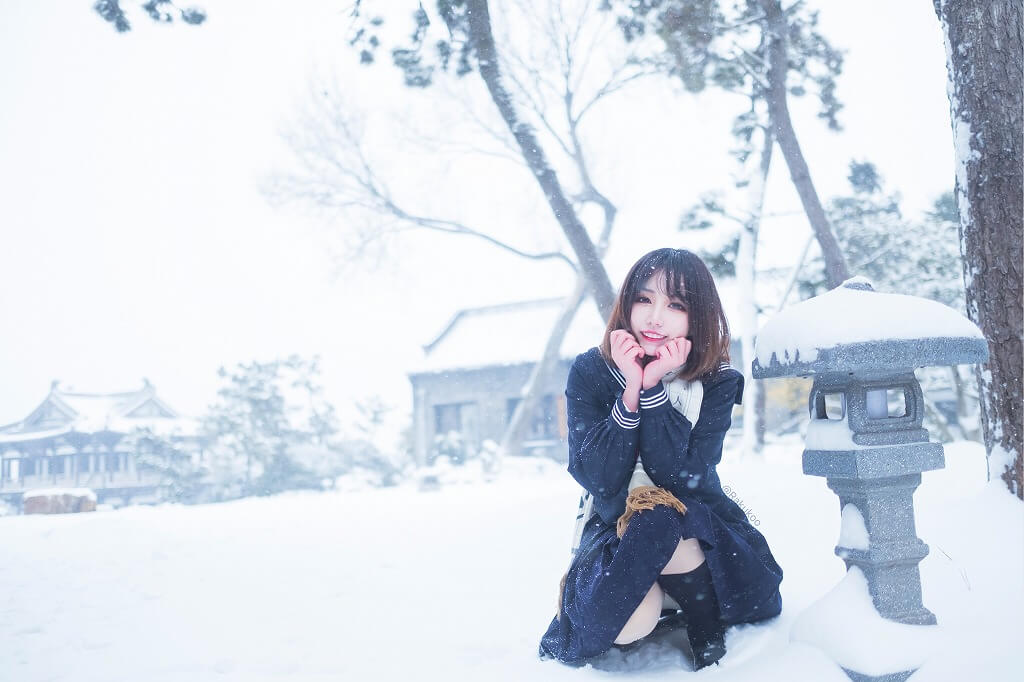 犬神洛洛子—《雪中JK》唯美写真[24P125M] JK制服-第5张