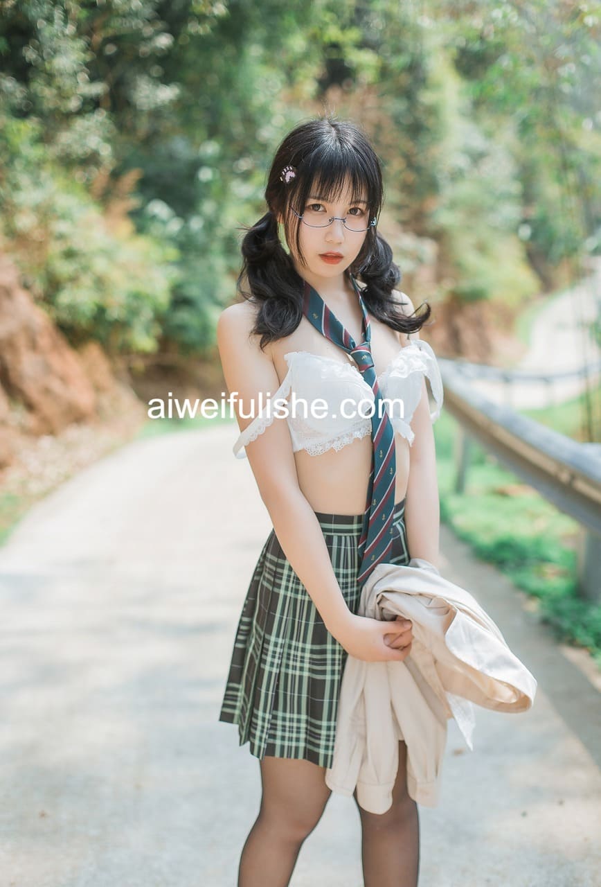 枸名(逐月su)写真套图合集80套+自拍散图[4.26G] cosplay美女-第2张