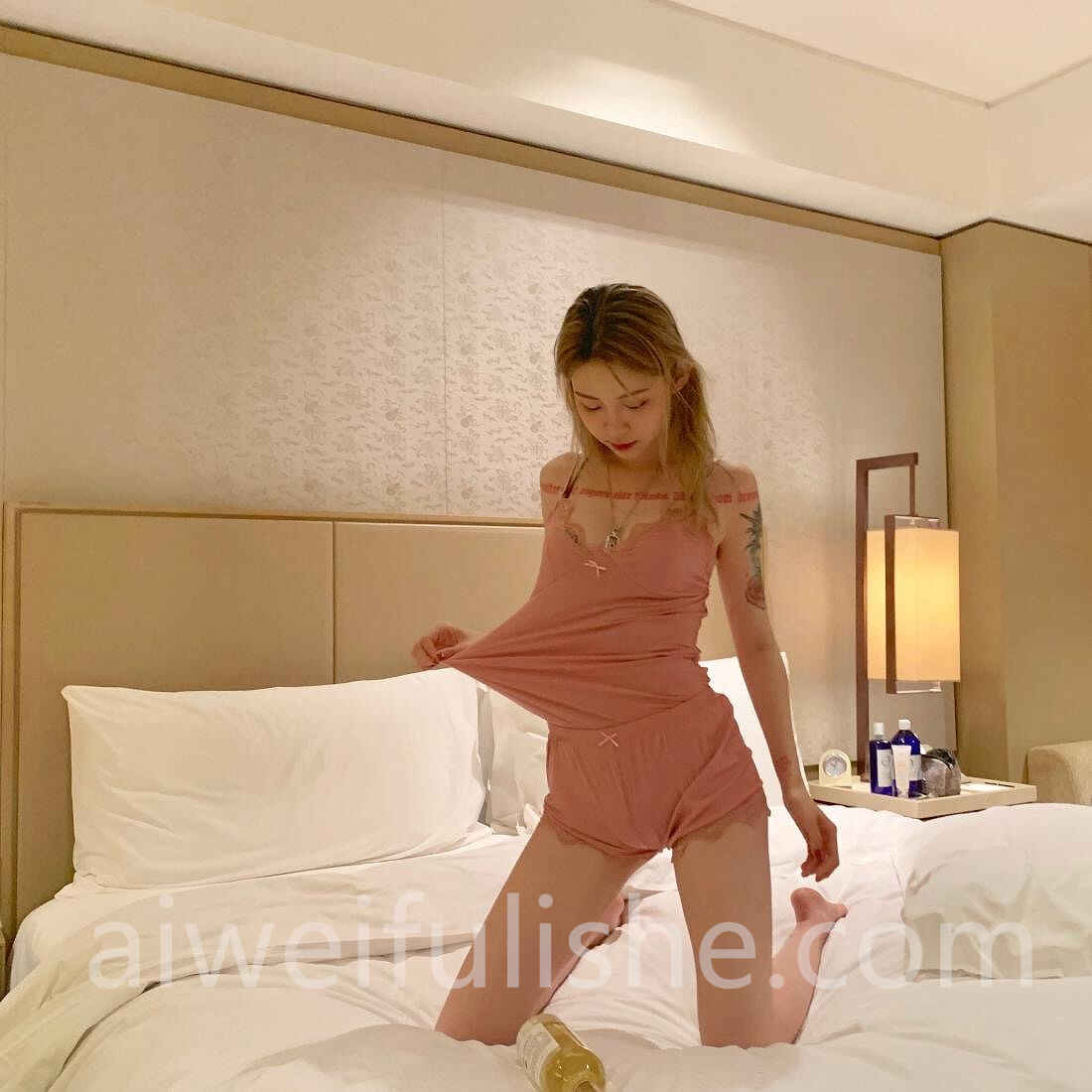 抖音网红机车女神痞幼性感私房自拍套图[89p75M] 网红福利-第14张