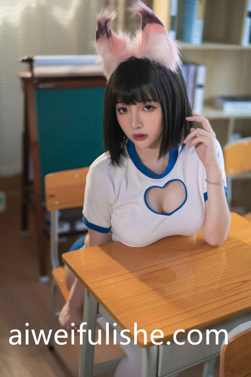 雯妹不讲道理-运动服猫咪 [30P-595MB] cosplay美女-第2张