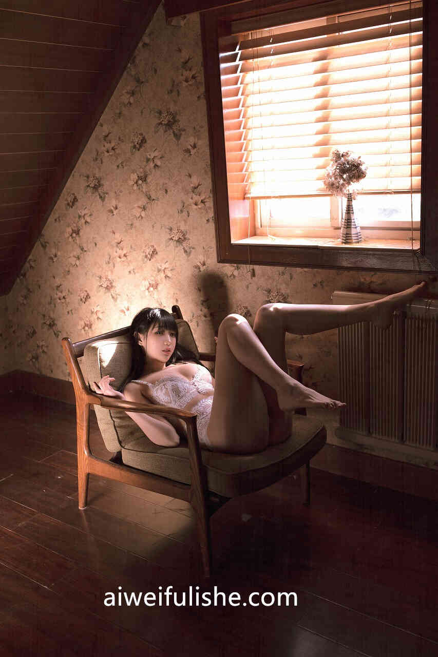 周叽是可爱兔兔-阁楼少女[34P-328MB] 网红福利-第5张