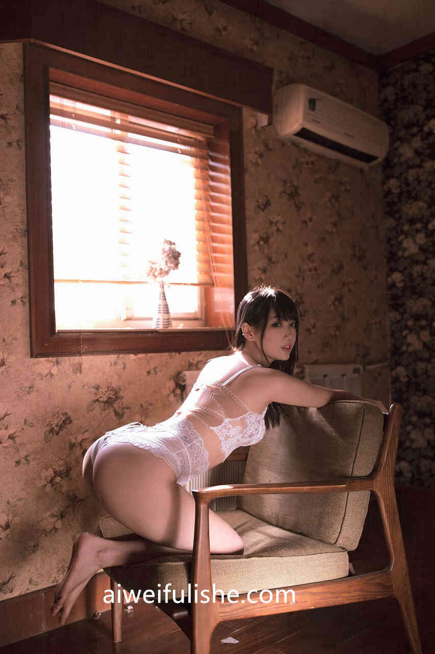 周叽是可爱兔兔-阁楼少女[34P-328MB] 网红福利-第5张
