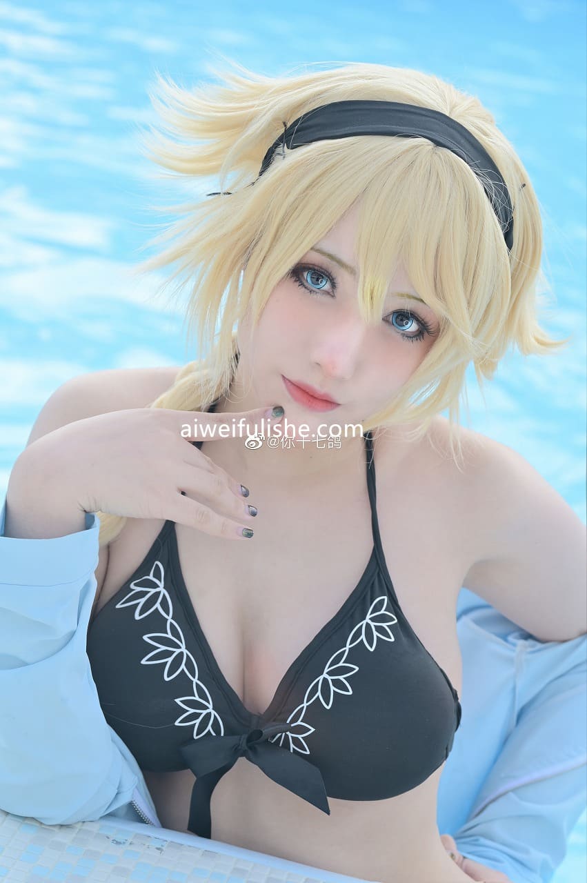 你十七鸽-FateGrandOrder 贞德 cos 泳装[10p95.9M] cosplay美女-第4张