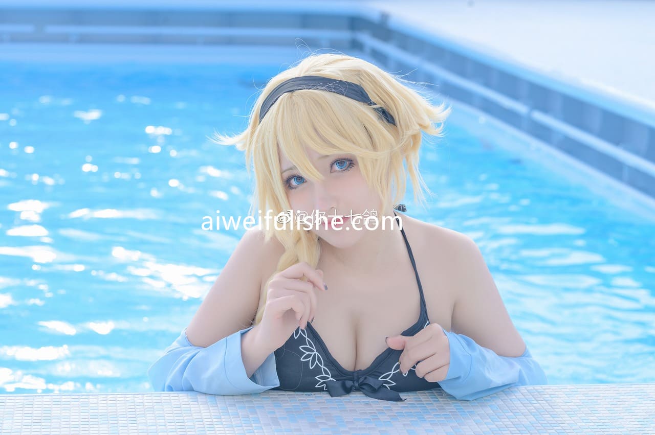 你十七鸽-FateGrandOrder 贞德 cos 泳装[10p95.9M] cosplay美女-第2张