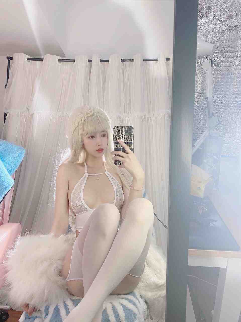 过期米线线喵-白月光白丝吊带写真 [40P-75MB] cosplay美女-第5张