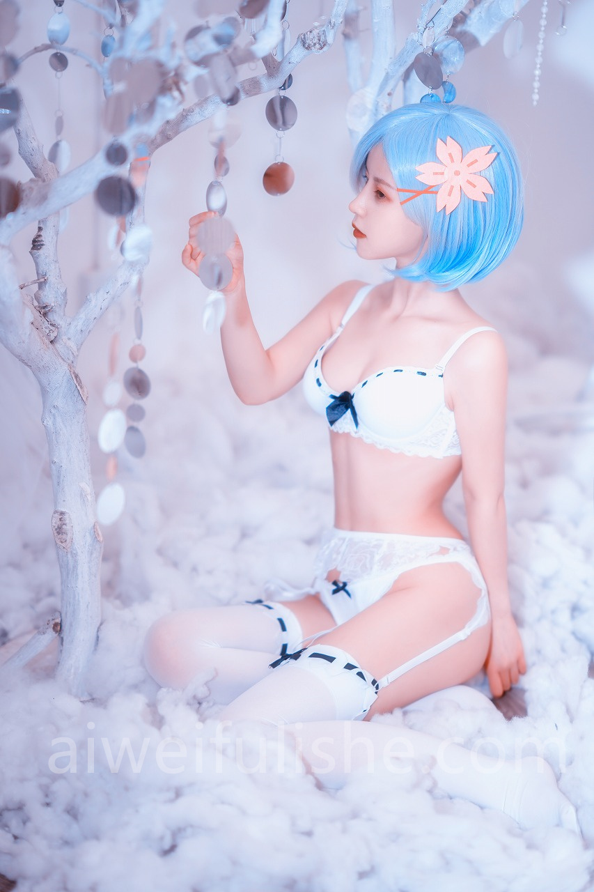 晕崽Zz-蕾姆[30P-120MB] cosplay美女-第1张