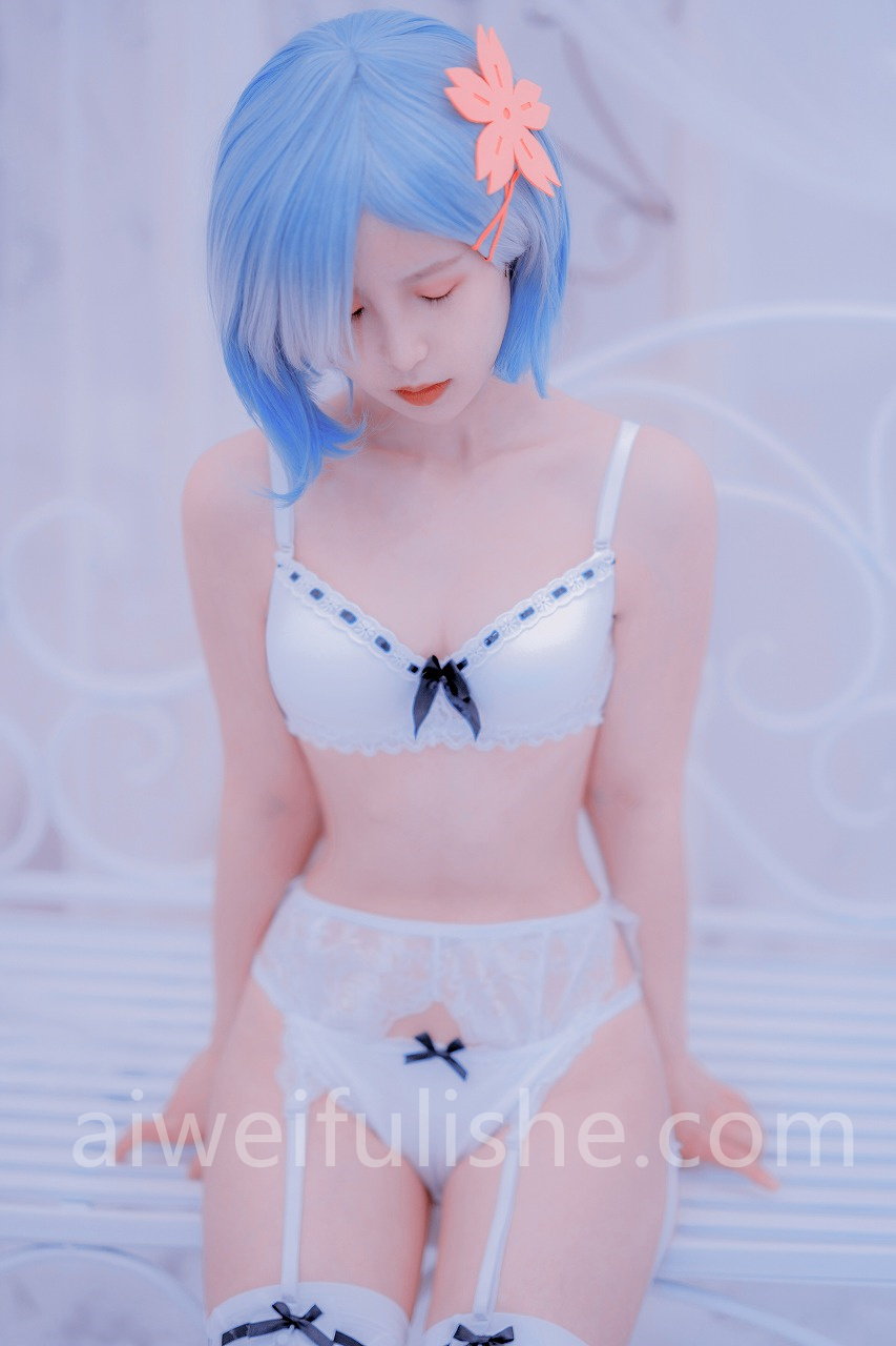 晕崽Zz-蕾姆[30P-120MB] cosplay美女-第2张
