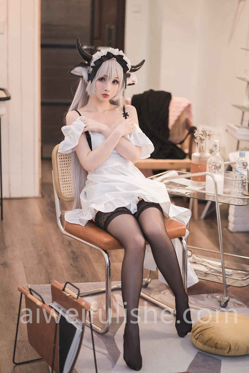 rioko凉凉子-贴心的奶牛女仆 [45p465m] cosplay美女-第5张