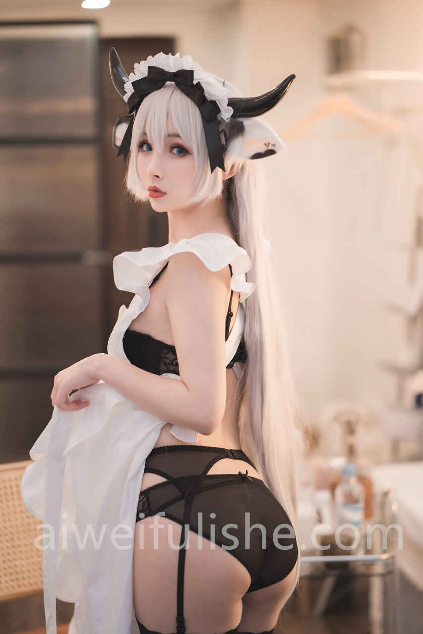rioko凉凉子-贴心的奶牛女仆 [45p465m] cosplay美女-第3张