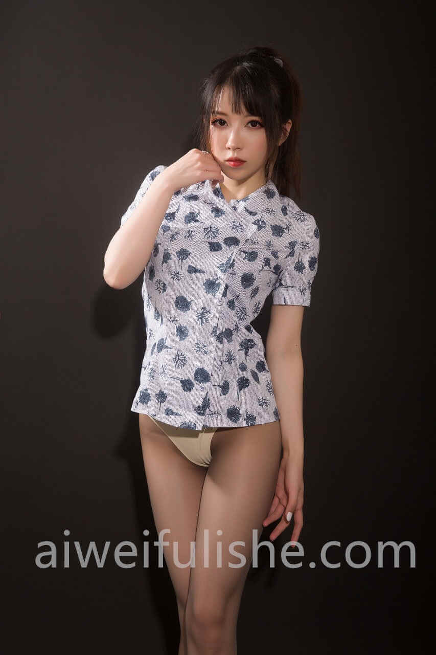 小女巫露娜-东航棚拍 [21P-30MB] 网红福利-第7张