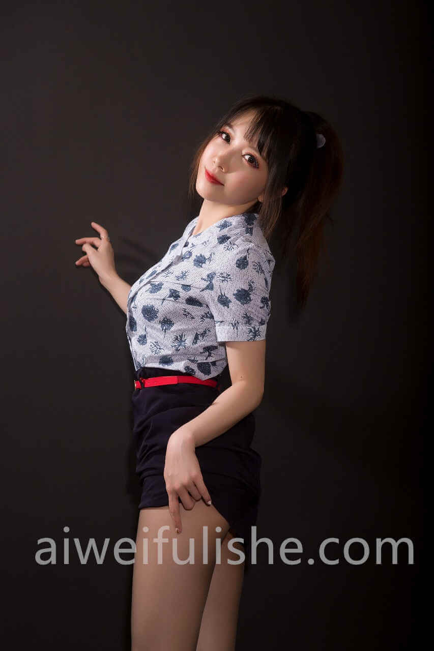 小女巫露娜-东航棚拍 [21P-30MB] 网红福利-第4张