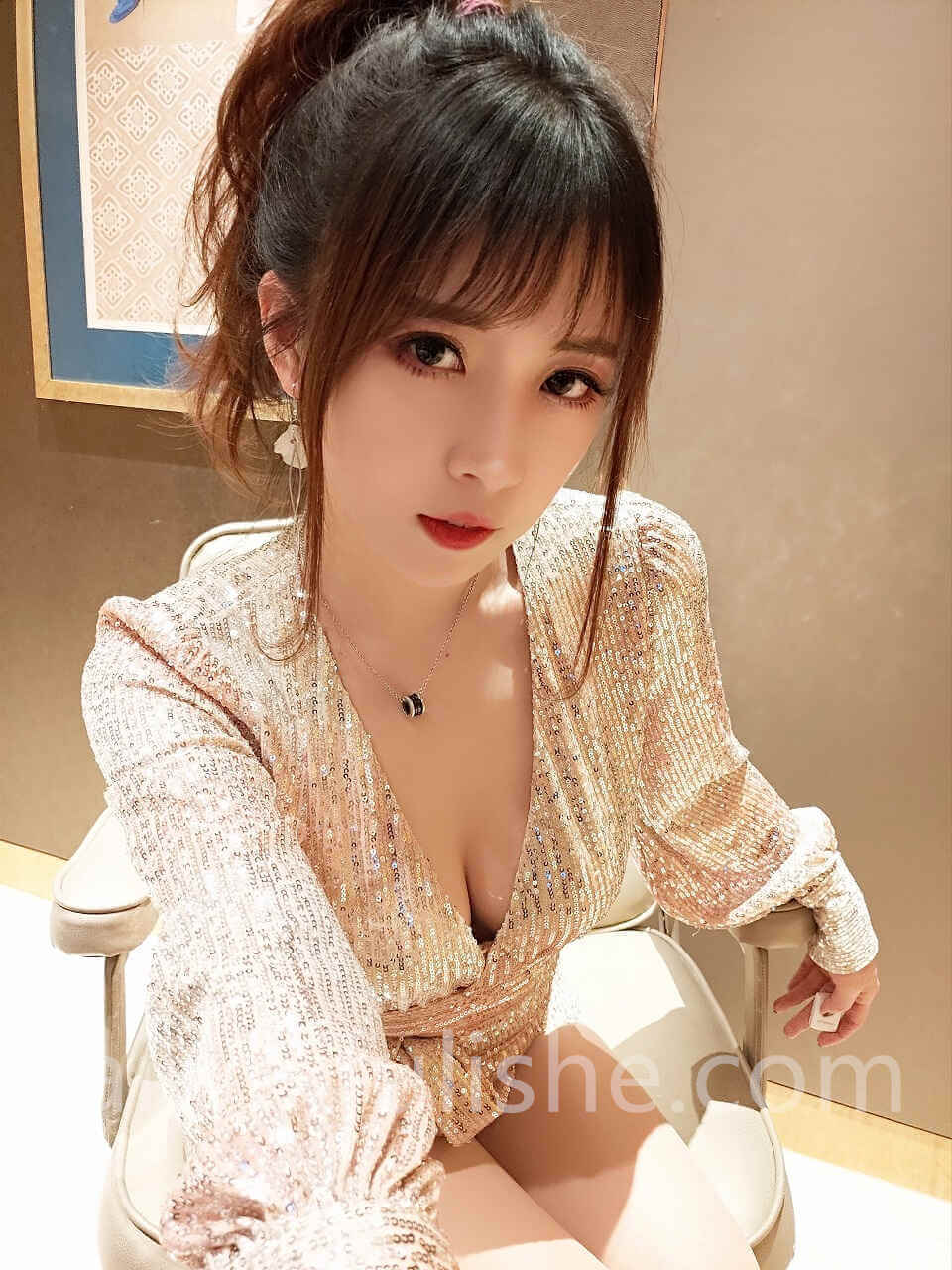 小女巫露娜-亮片裙肉丝 [22P-141MB] 网红福利-第5张