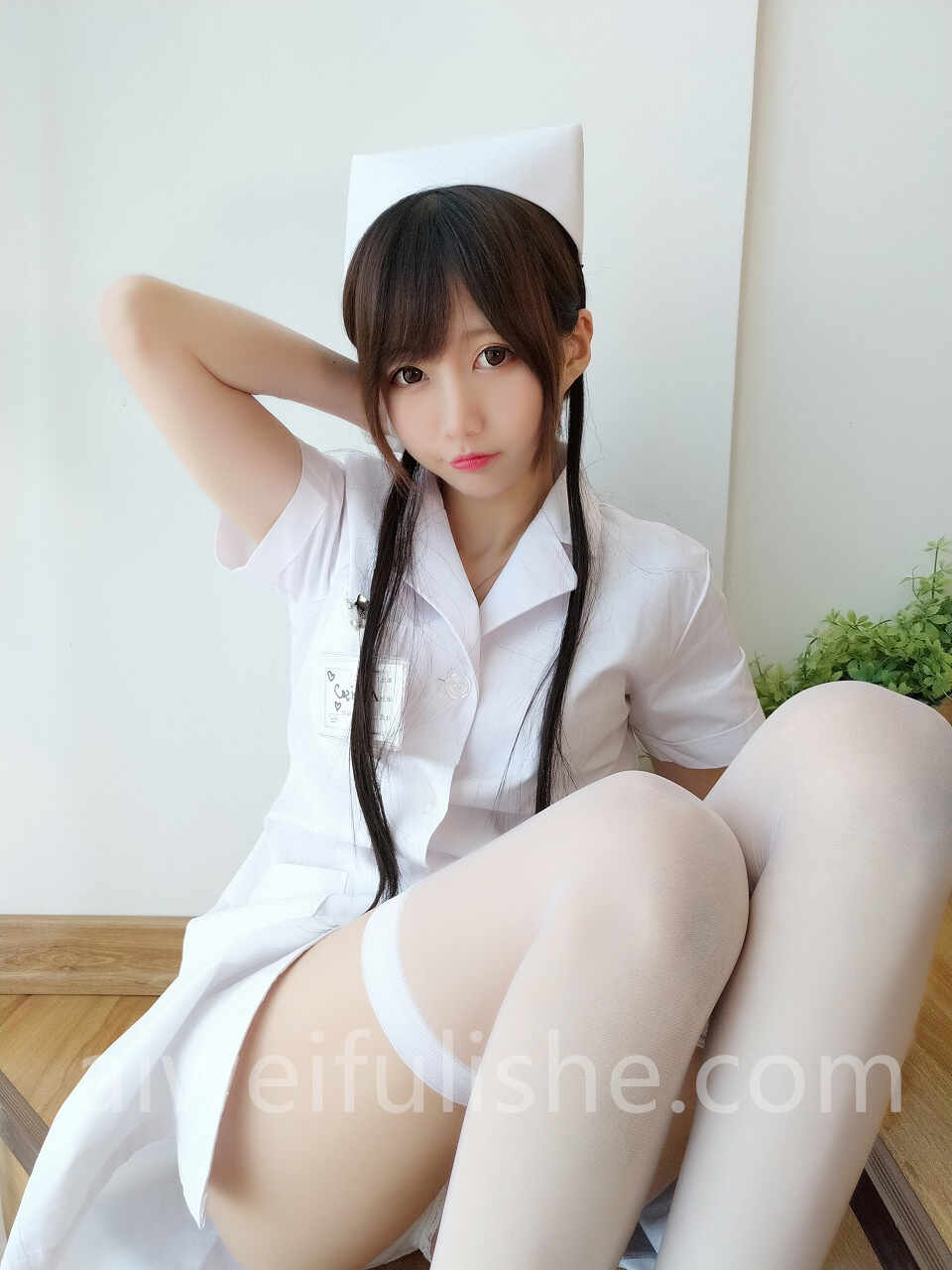 NAGISA魔物喵- 自摄系列02白丝护士包 [60P2V-400MB] cosplay美女-第2张
