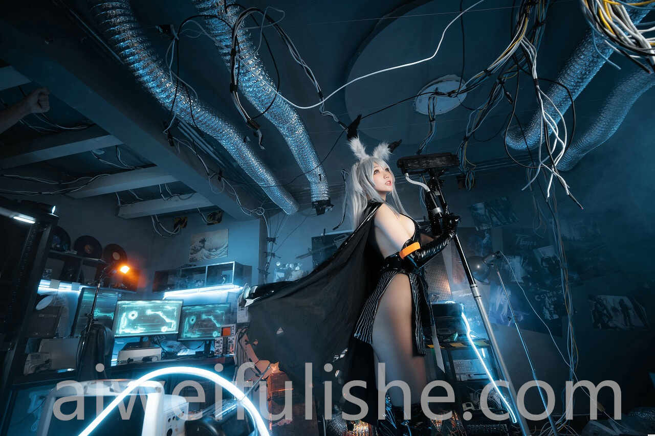 周叽是可爱兔兔-精二暴行[22P-303M] cosplay美女-第5张
