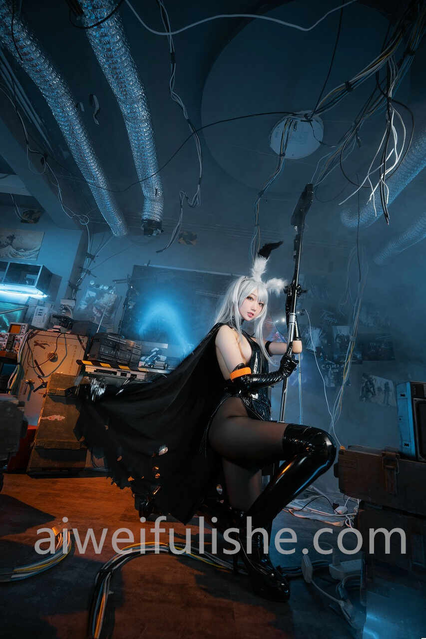 周叽是可爱兔兔-精二暴行[22P-303M] cosplay美女-第6张