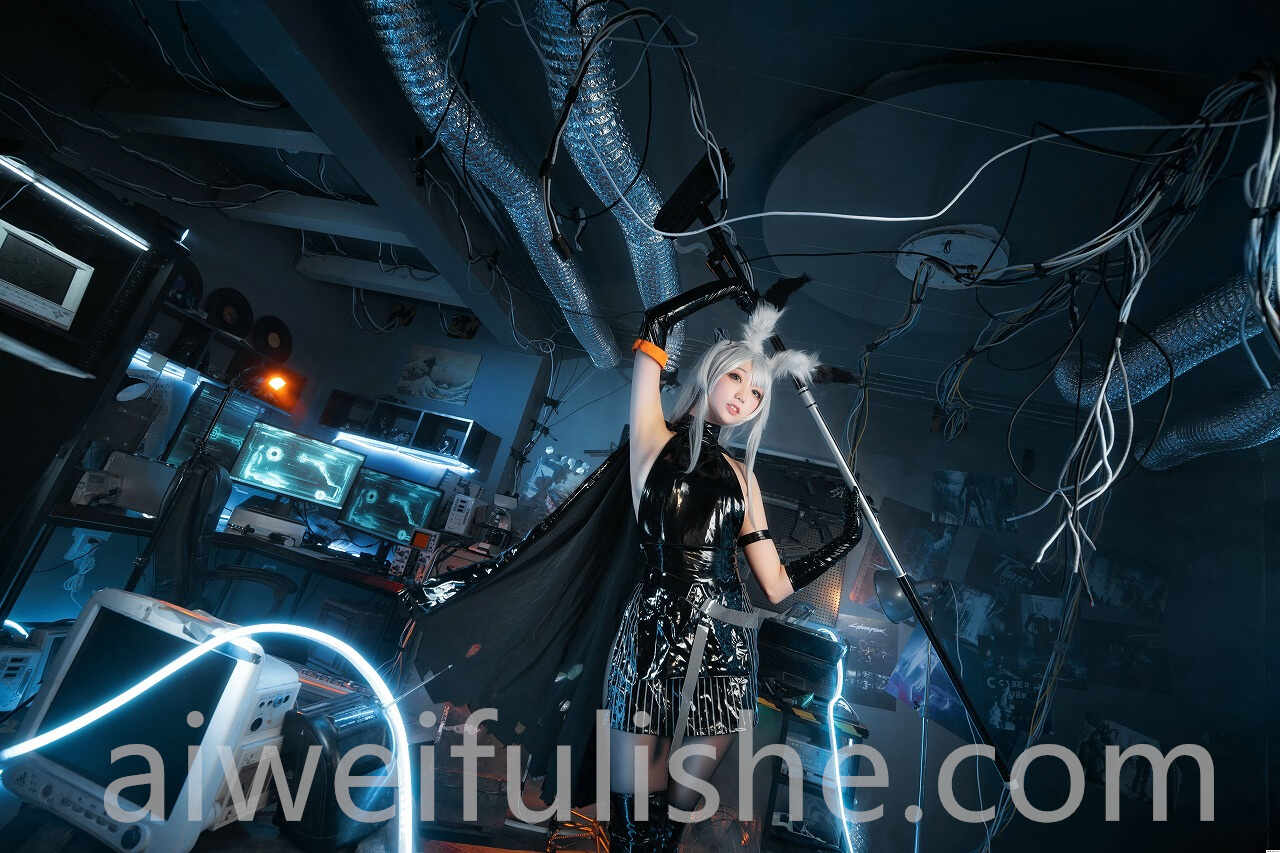 周叽是可爱兔兔-精二暴行[22P-303M] cosplay美女-第3张