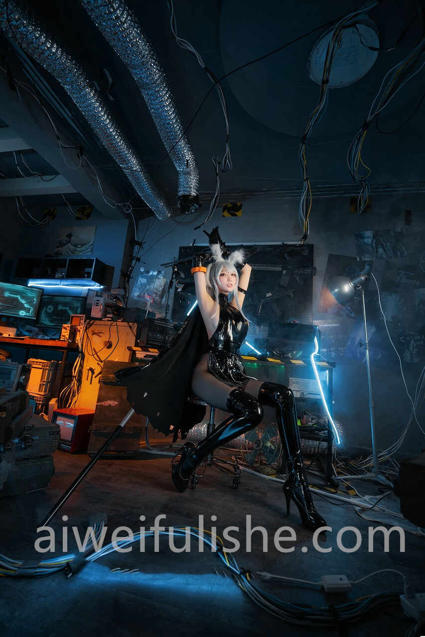 周叽是可爱兔兔-精二暴行[22P-303M] cosplay美女-第7张