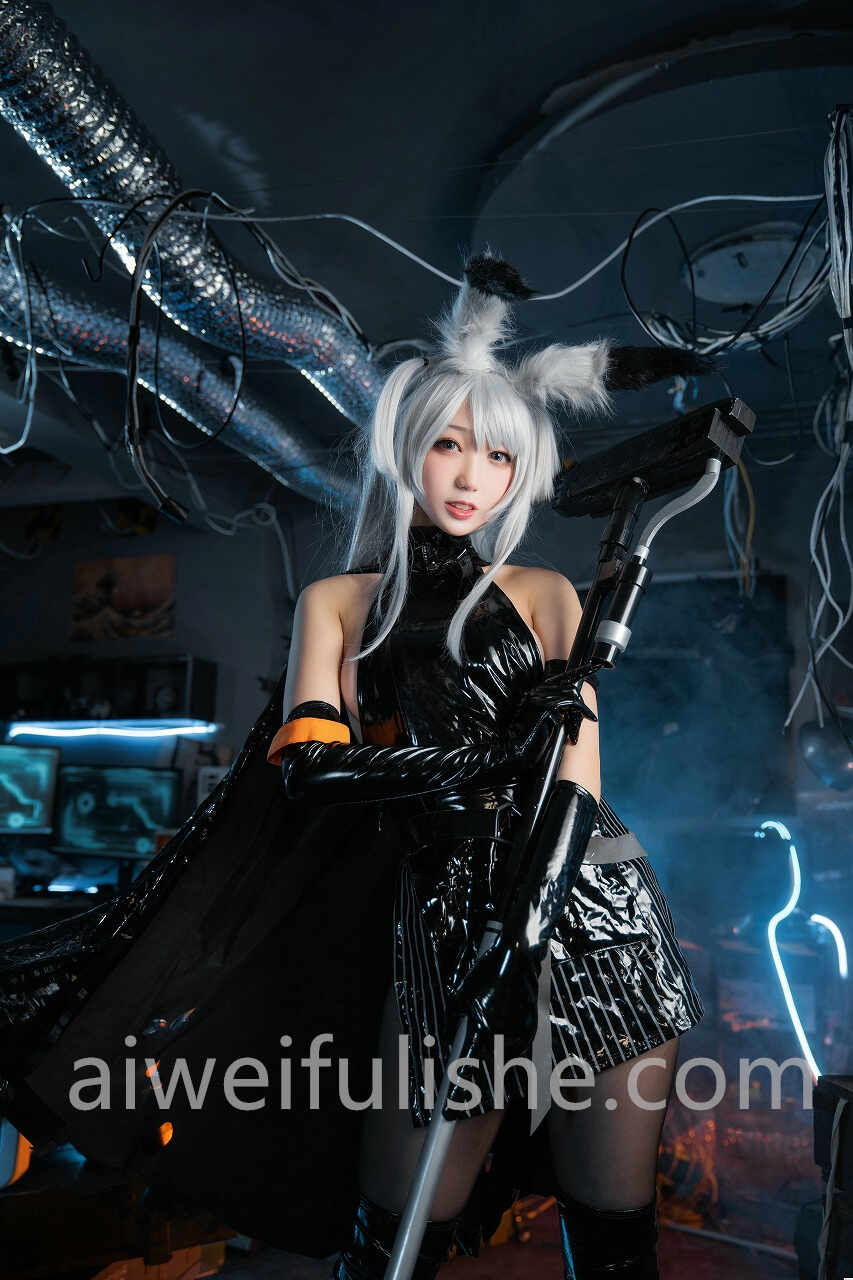 周叽是可爱兔兔-精二暴行[22P-303M] cosplay美女-第3张