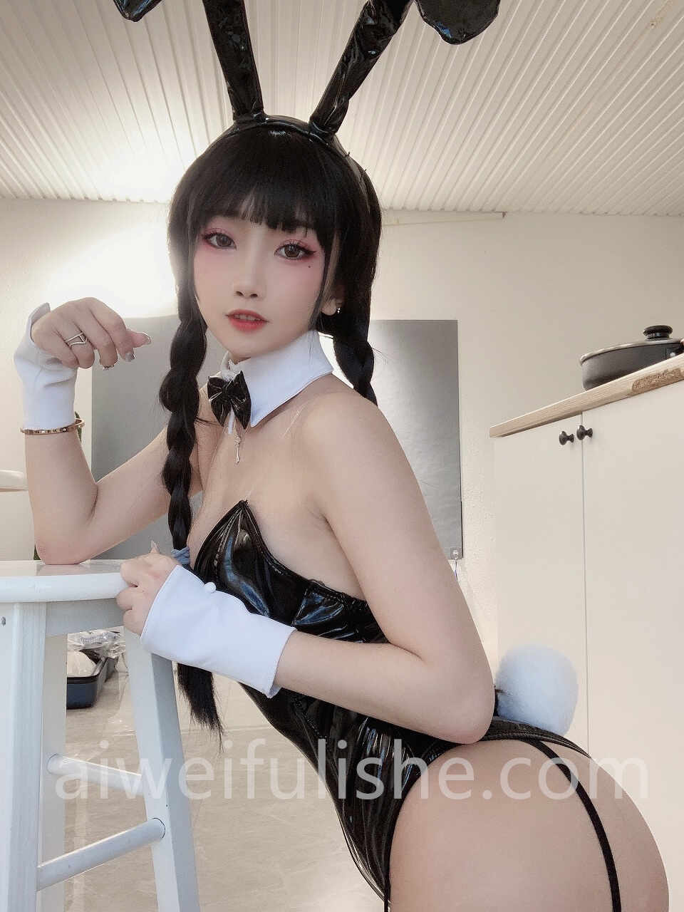 鬼畜瑶在不在w-黑色兔女郎 [40P2V-131MB] cosplay美女-第5张