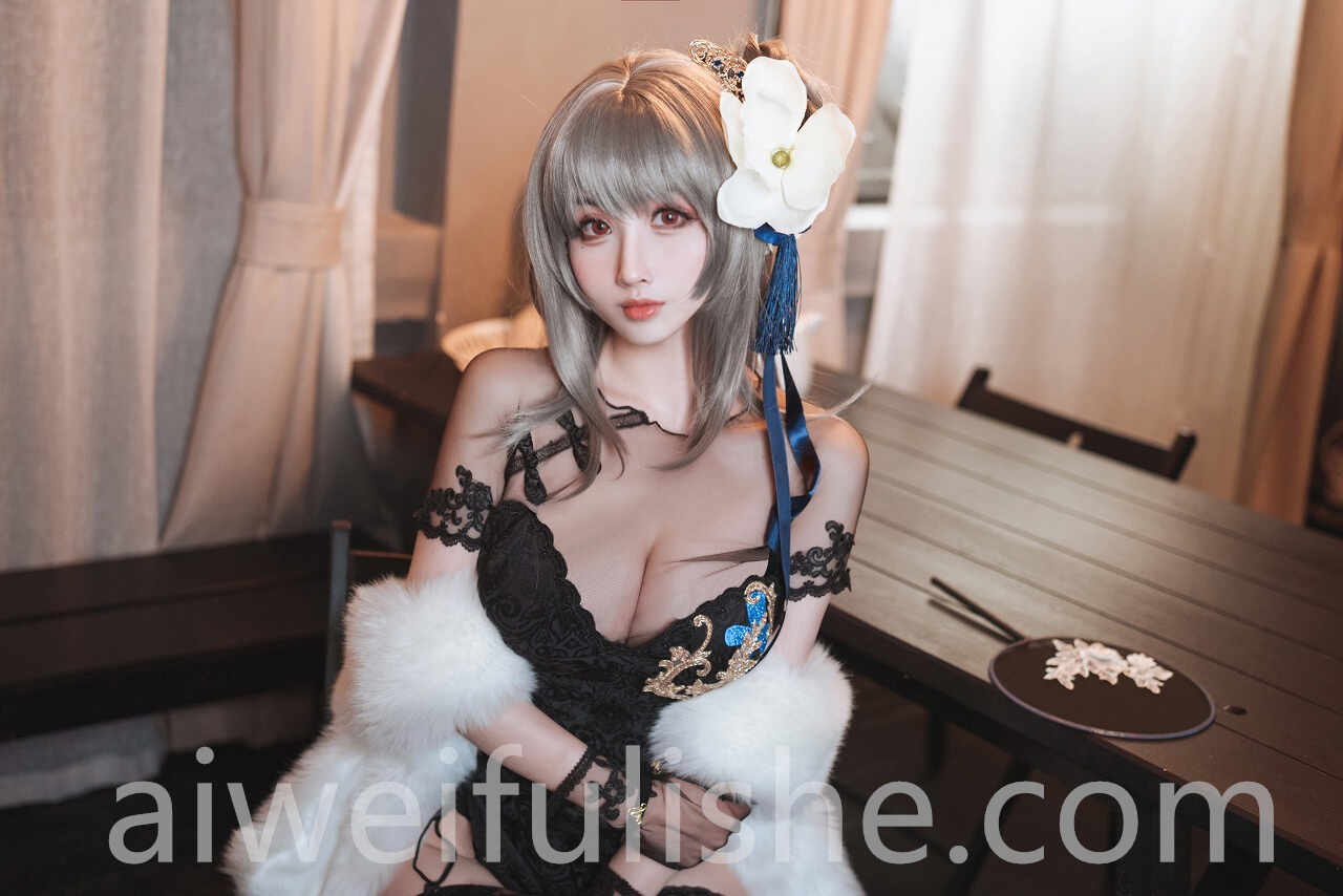 rioko凉凉子-瑰丽的执勤人 [39P11V-1.11GB] cosplay美女-第5张