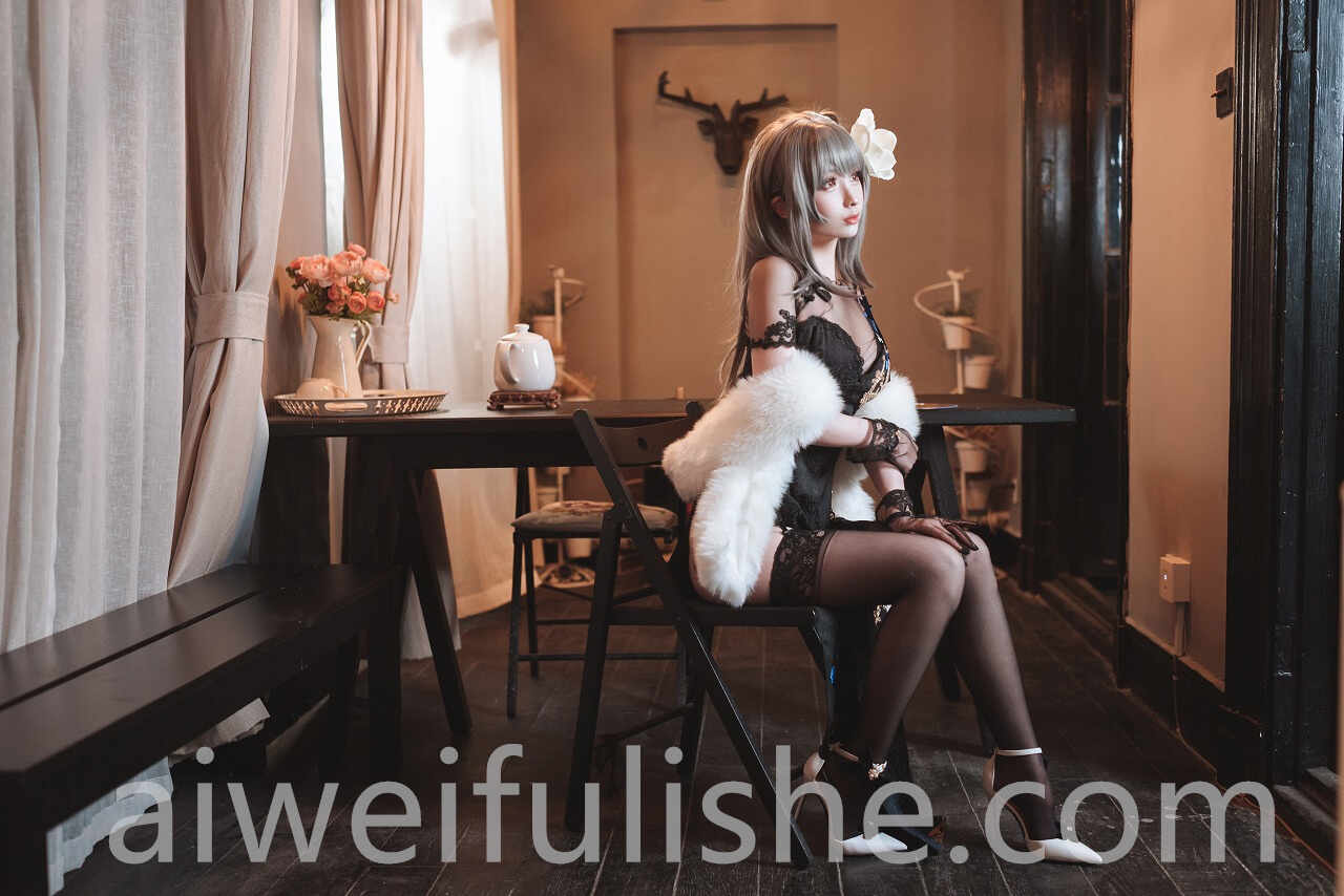 rioko凉凉子-瑰丽的执勤人 [39P11V-1.11GB] cosplay美女-第6张