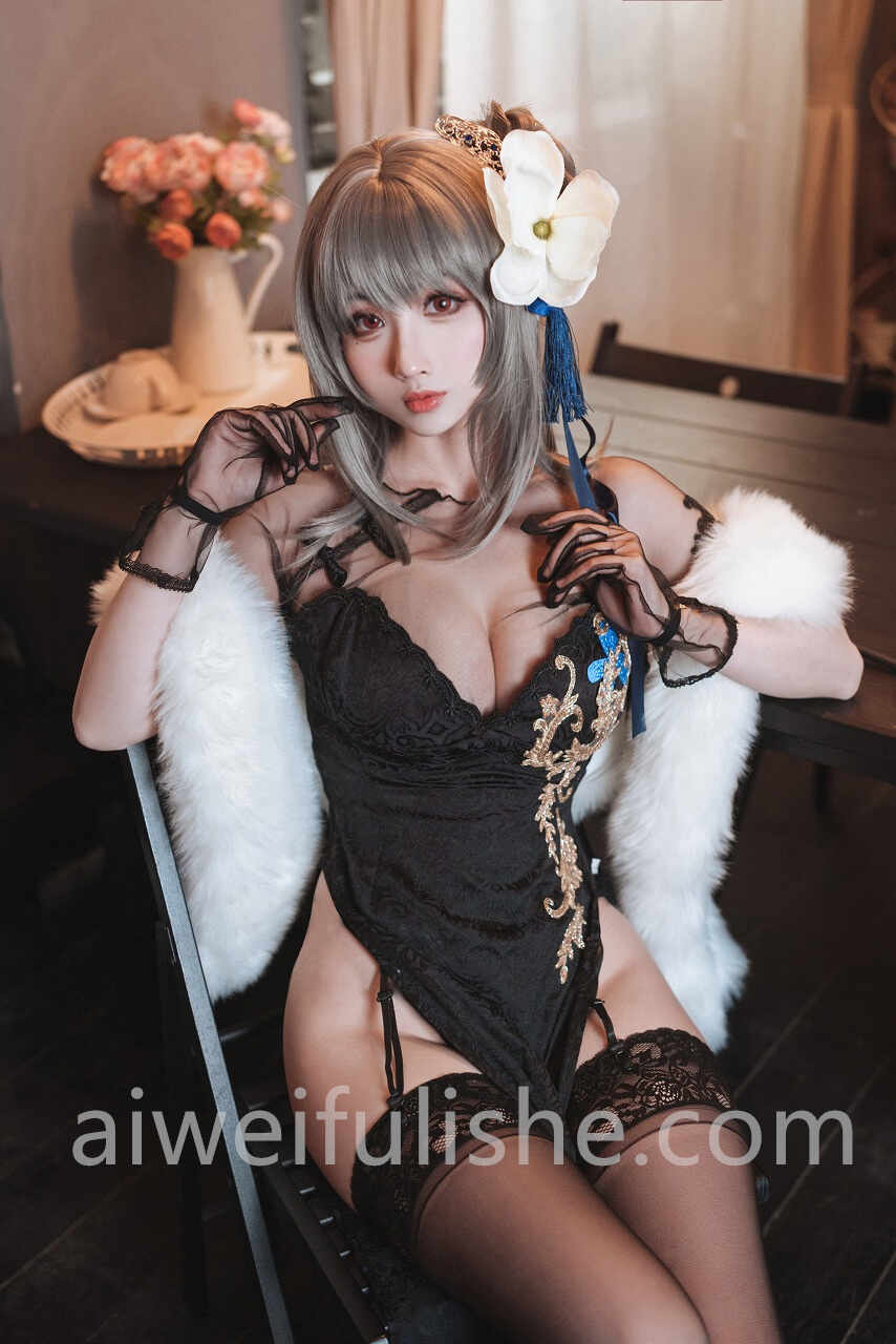 rioko凉凉子-瑰丽的执勤人 [39P11V-1.11GB] cosplay美女-第4张