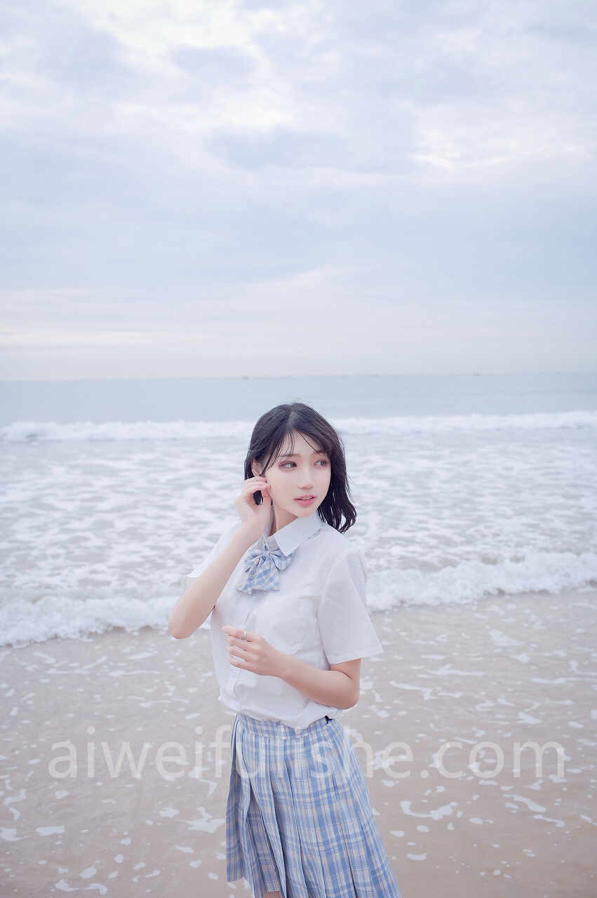 周叽是可爱兔兔-海边jk[[35P-252MB] JK制服-第2张