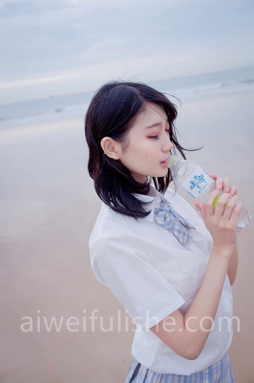 周叽是可爱兔兔-海边jk[[35P-252MB] JK制服-第3张