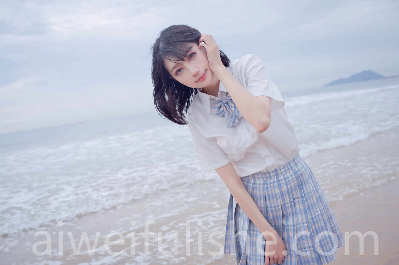 周叽是可爱兔兔-海边jk[[35P-252MB] JK制服-第1张