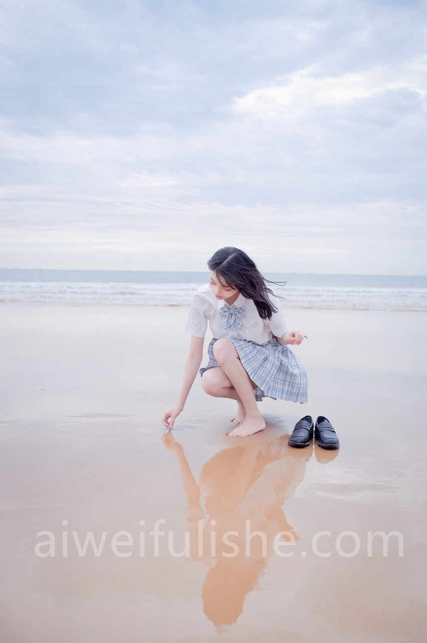 周叽是可爱兔兔-海边jk[[35P-252MB] JK制服-第5张