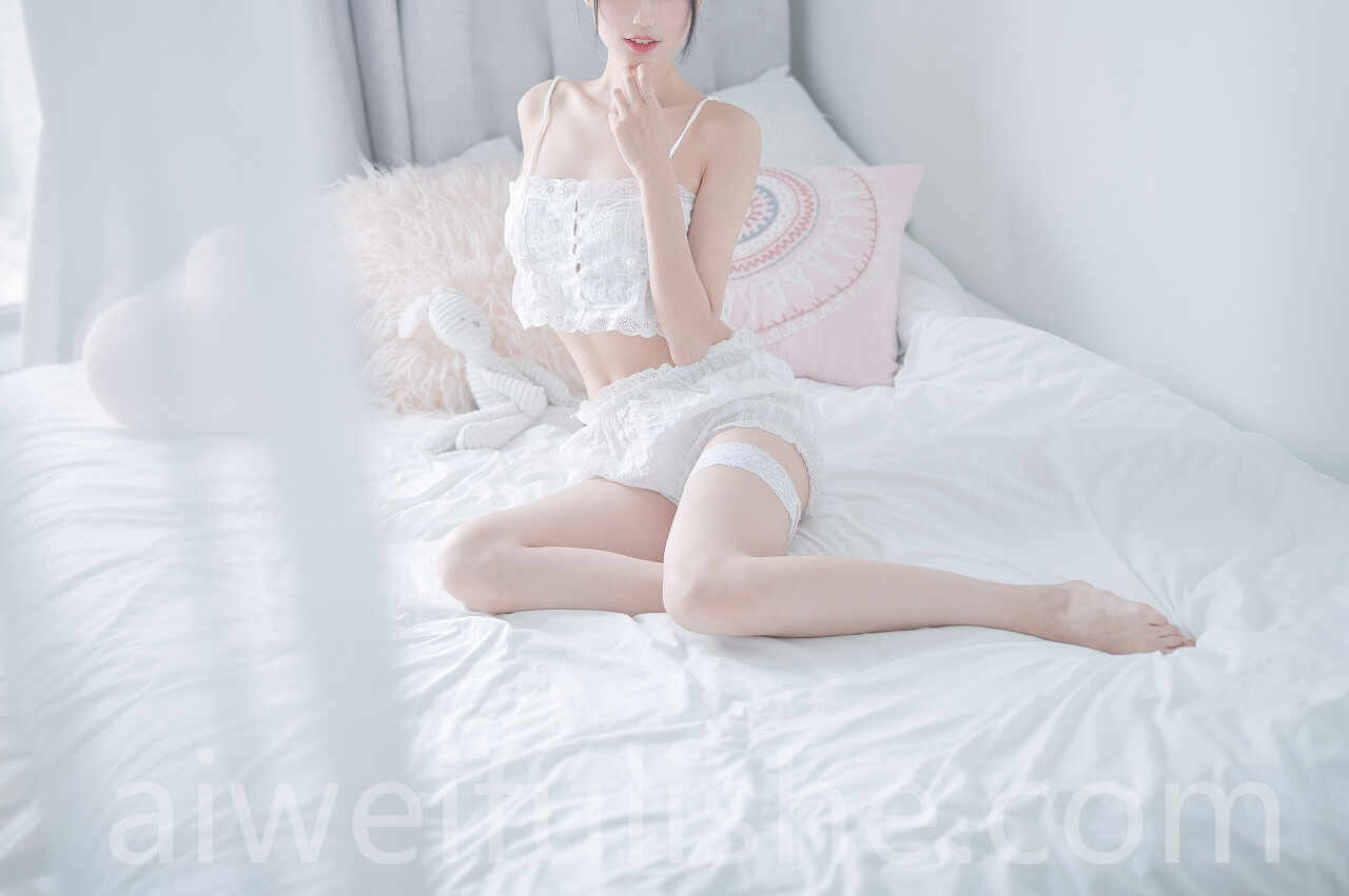 周叽是可爱兔兔-白色睡衣 [23P-196MB] 网红福利-第1张