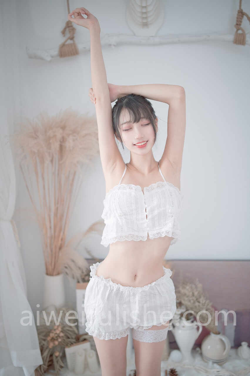 周叽是可爱兔兔-白色睡衣 [23P-196MB] 网红福利-第5张
