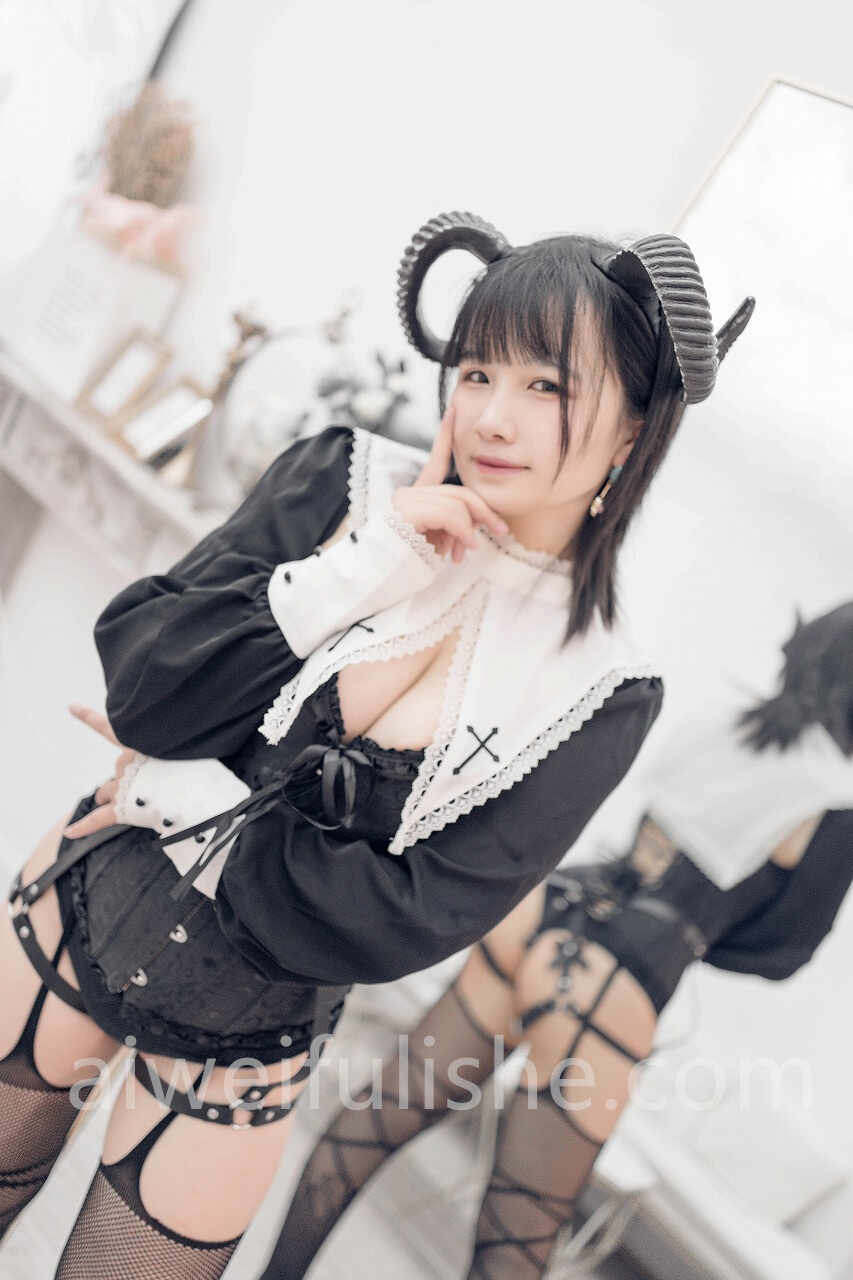 阿半今天很开心-束缚恶魔 [34P-93MB] cosplay美女-第4张