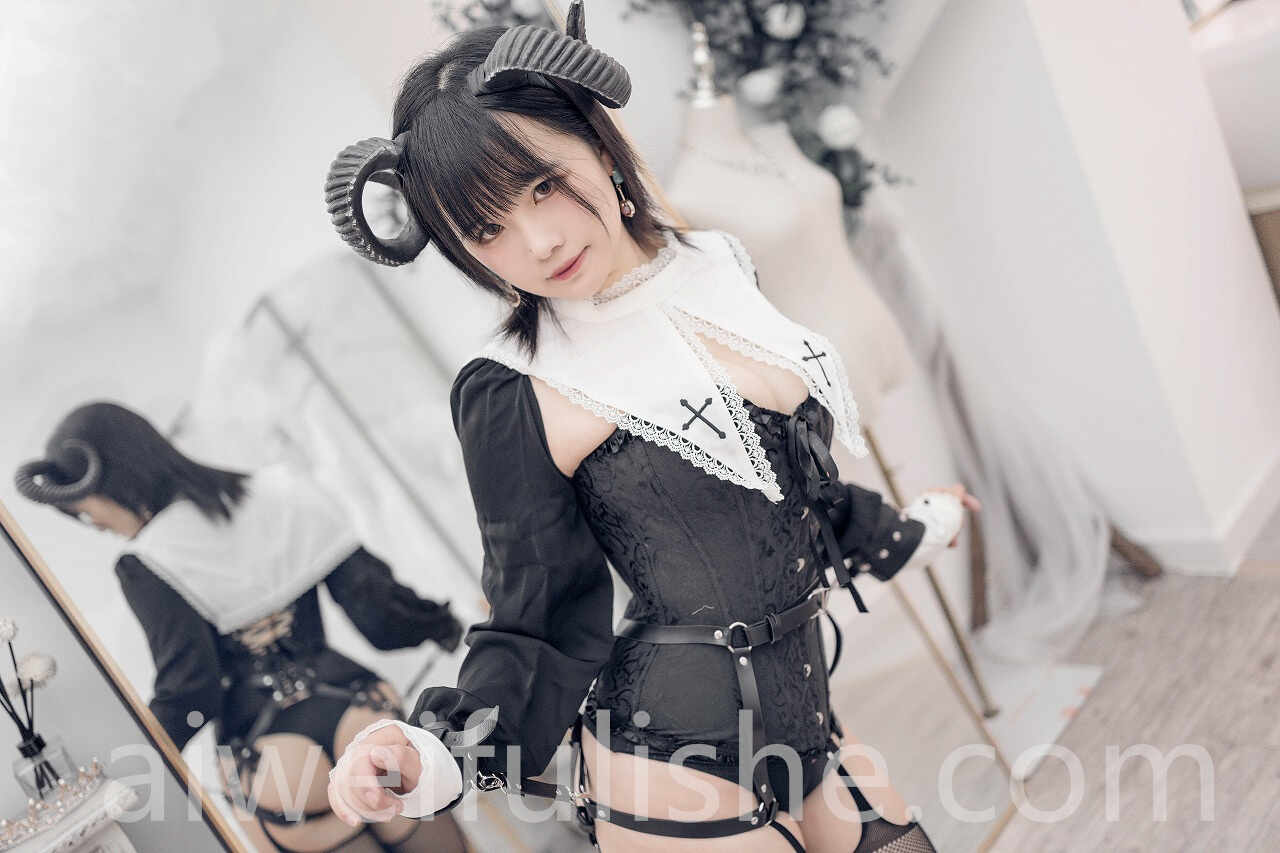 阿半今天很开心-束缚恶魔 [34P-93MB] cosplay美女-第1张