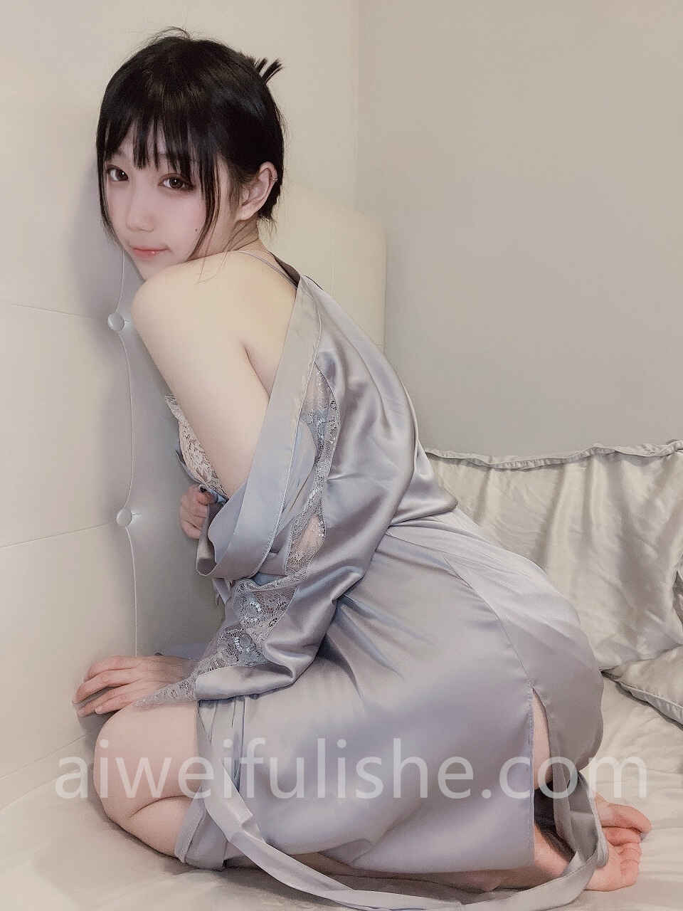 周叽是可爱兔兔-今夕何夕睡袍 [9P-15MB] 网红福利-第2张