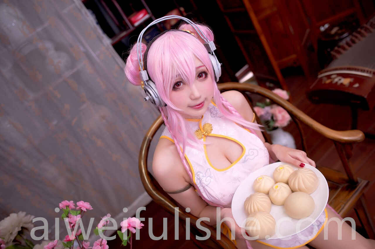 周叽是可爱兔兔-旗袍索尼子 [14P-176MB] cosplay美女-第4张