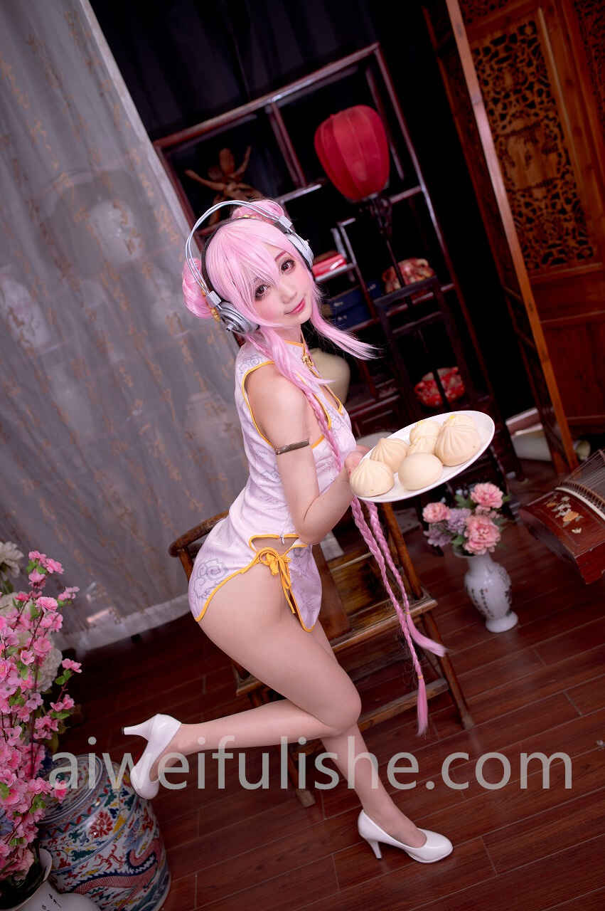 周叽是可爱兔兔-旗袍索尼子 [14P-176MB] cosplay美女-第5张