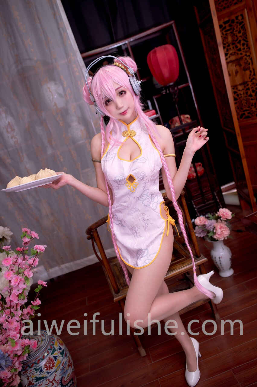 周叽是可爱兔兔-旗袍索尼子 [14P-176MB] cosplay美女-第6张