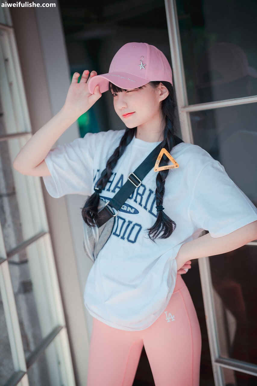 韩国美女Jenny (정제니) - Loose and Tight Pink cosplay美女-第1张