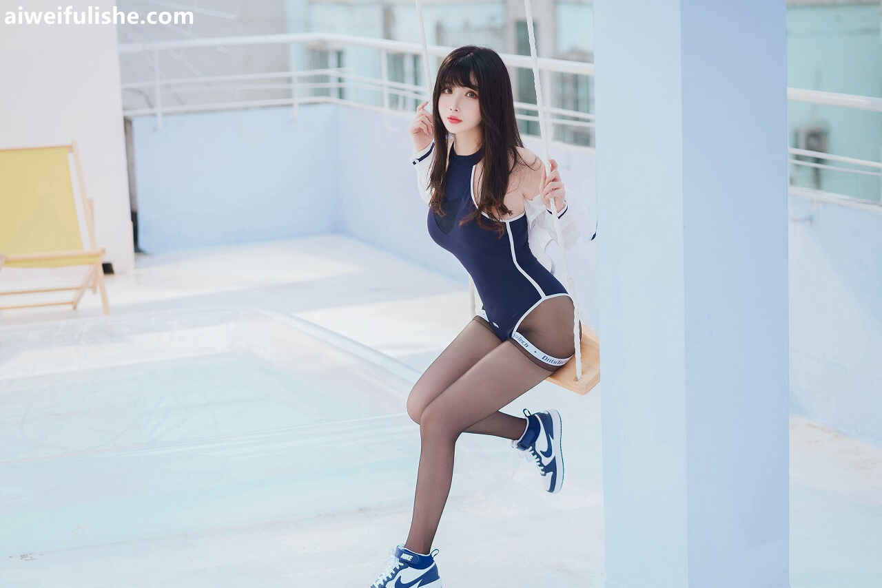 rioko凉凉子-天台竞泳 [50P1V-247MB] cosplay美女-第2张