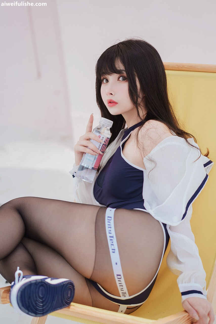rioko凉凉子-天台竞泳 [50P1V-247MB] cosplay美女-第5张