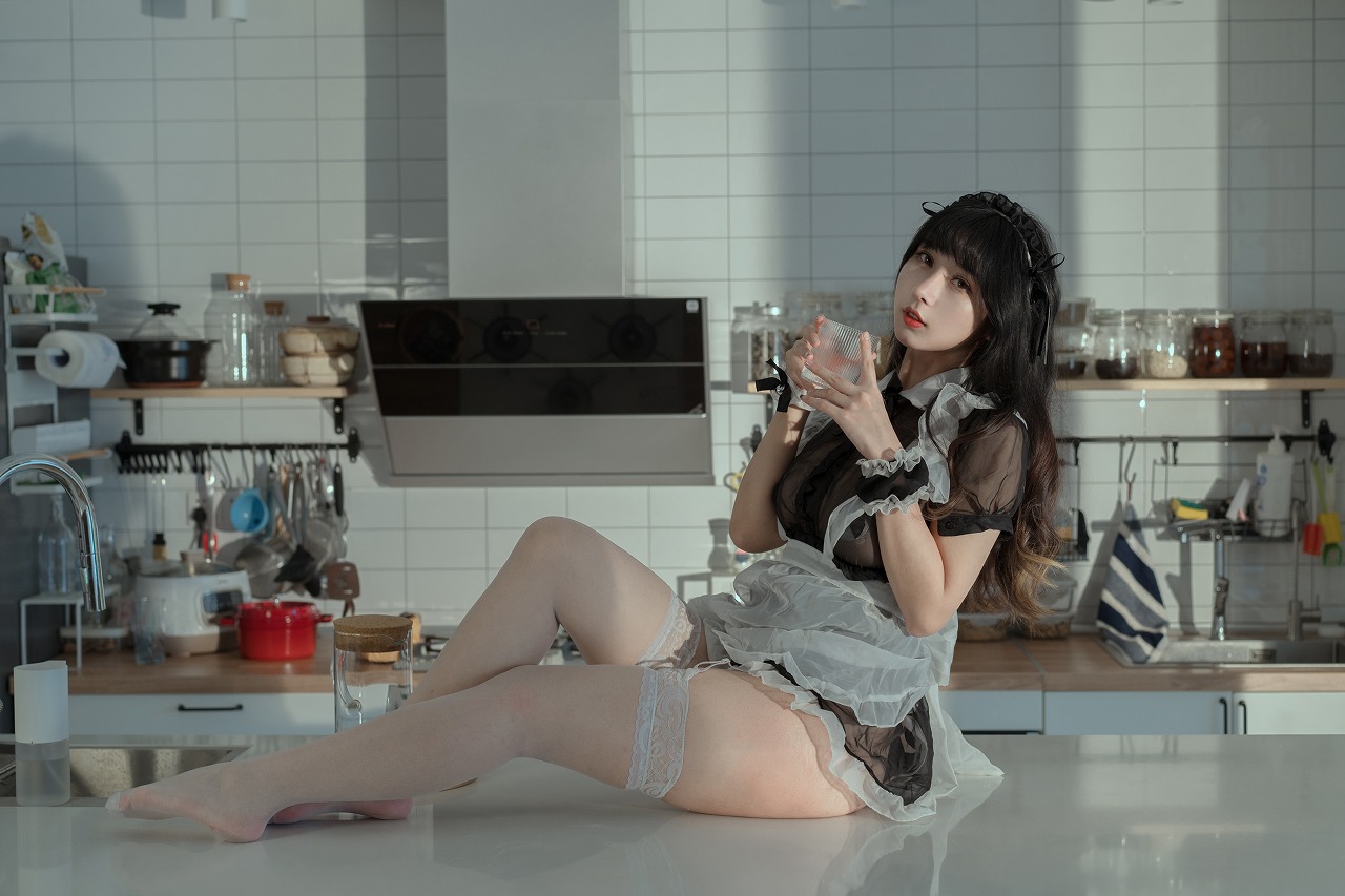 云溪溪-奶桃 女仆 [40P8V-603MB] cosplay美女-第1张