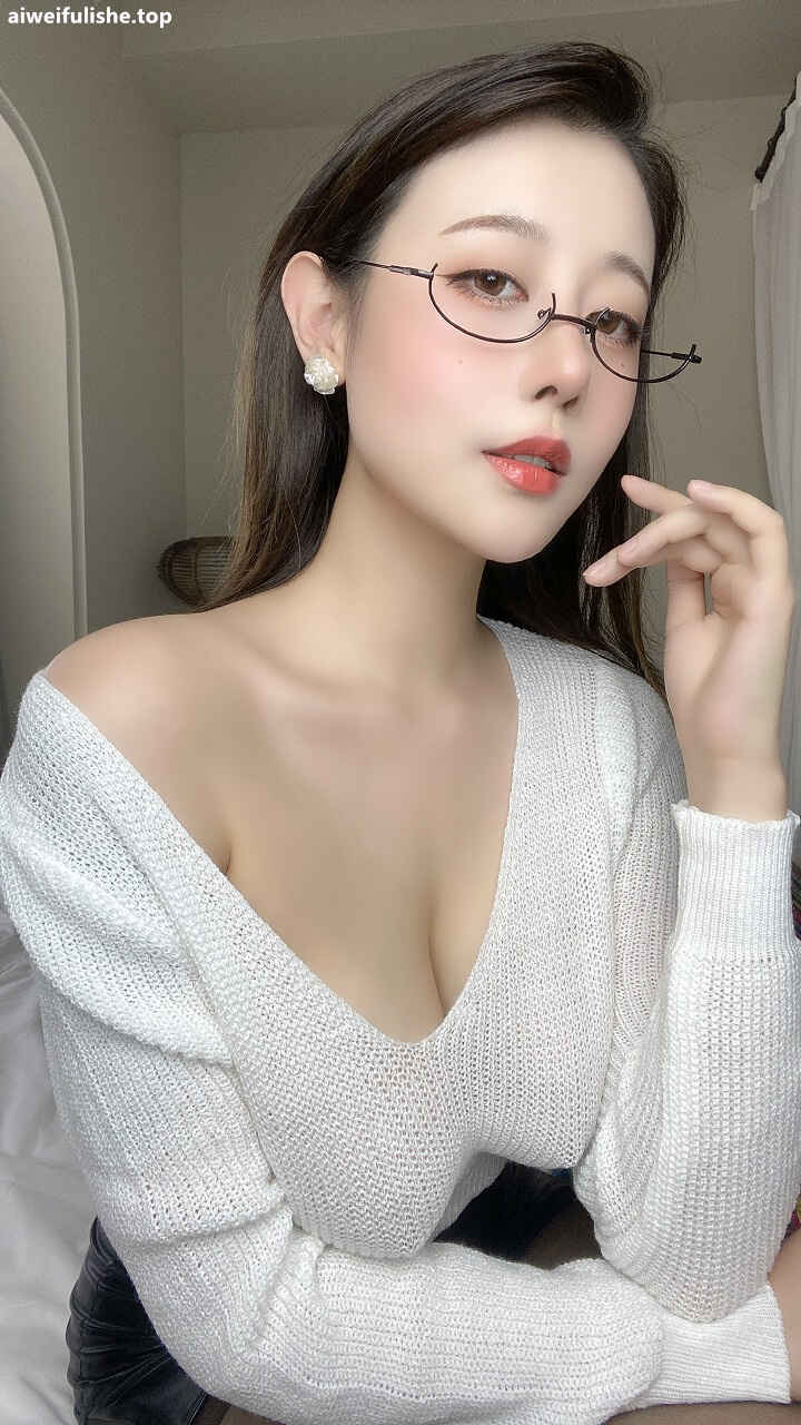 奈汐酱nice - 24号自拍本 姐姐 [75P7V-652MB] cosplay美女-第5张