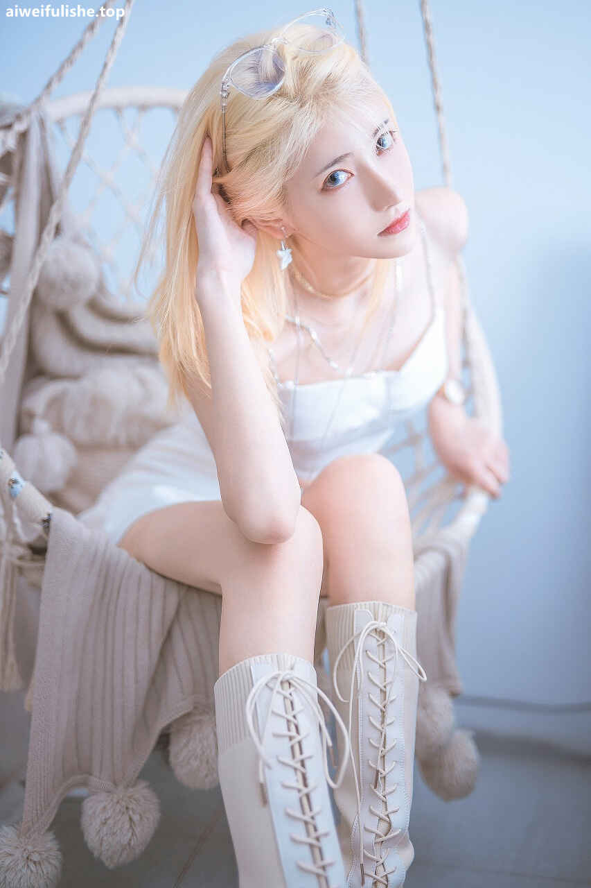 南桃Momoko - 白色制服 [9P-25MB] cosplay美女-第4张