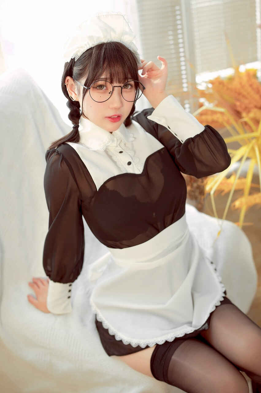 周叽是可爱兔兔 - 眼镜女仆 [36P3V-525MB] cosplay美女-第6张