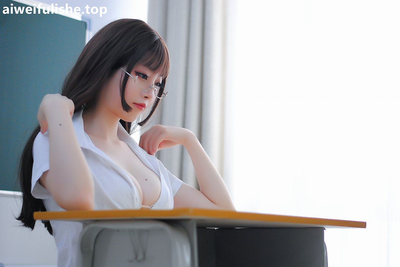 白露很白 - OL教室 [84P2V-234MB] 网红福利-第1张