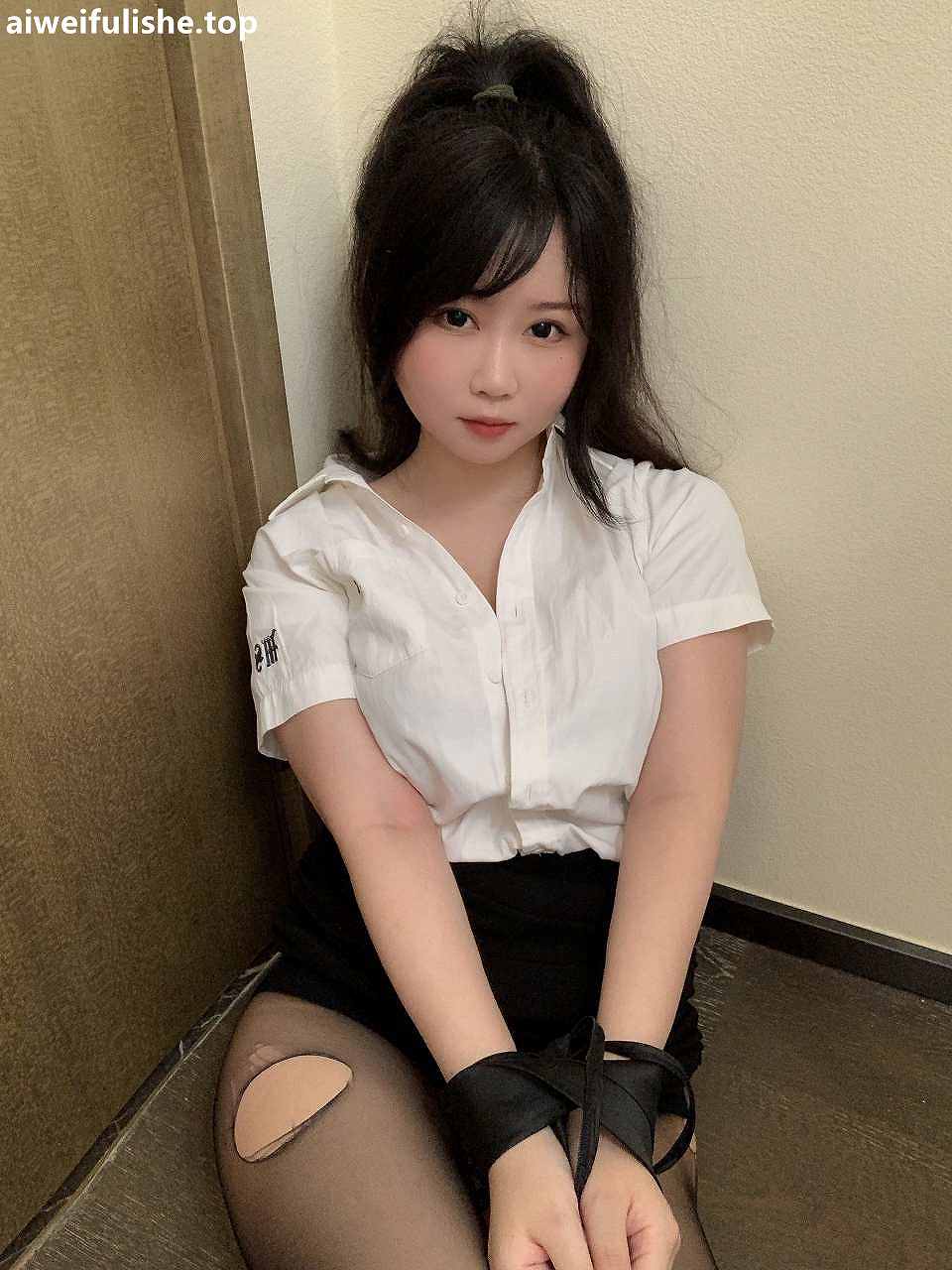 是依酱吖-刚入职的新人 [40P1V-94MB] 网红福利-第1张