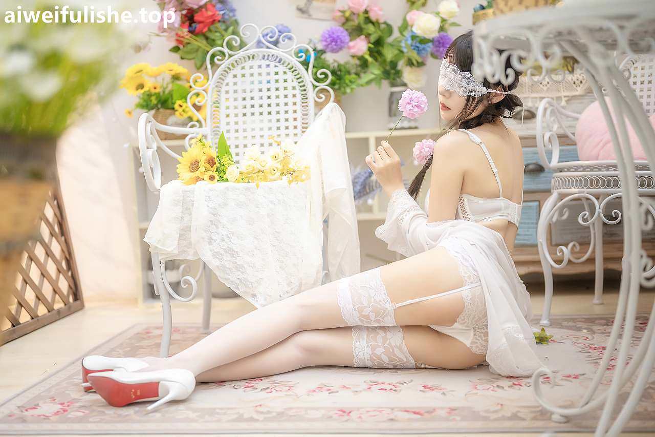 香草喵露露-白色花房 [49P2V-1.14GB] 网红福利-第5张
